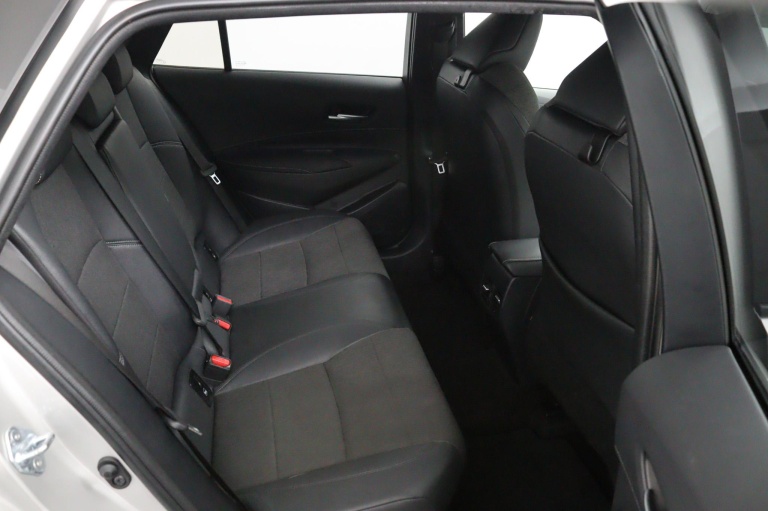 Toyota Corolla Touring Sports - 2.0 Hybrid Dynamic 13