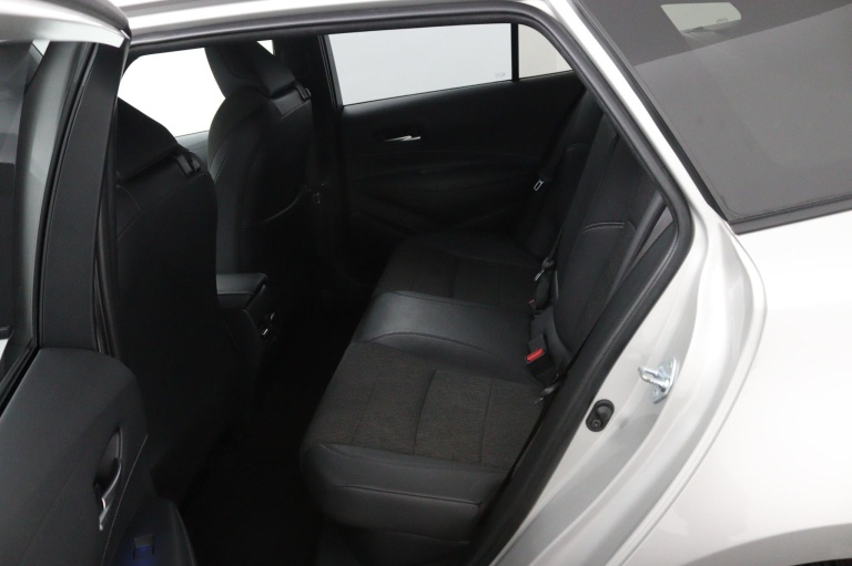 Toyota Corolla Touring Sports - 2.0 Hybrid Dynamic 23