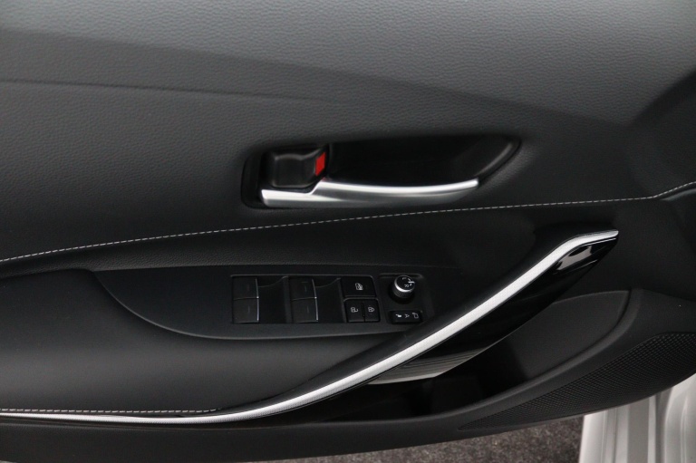Toyota Corolla Touring Sports - 2.0 Hybrid Dynamic 32