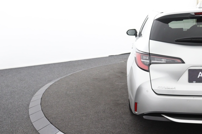Toyota Corolla Touring Sports - 2.0 Hybrid Dynamic 41