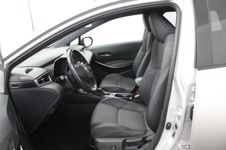 Toyota Corolla Touring Sports - 2.0 Hybrid Dynamic 9