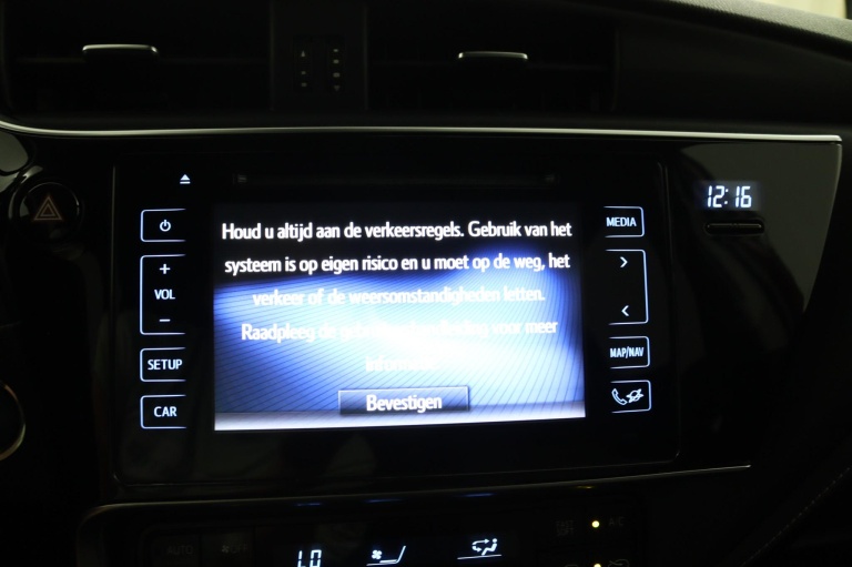 Toyota Auris - 1.8 Hybrid Black Edition 18