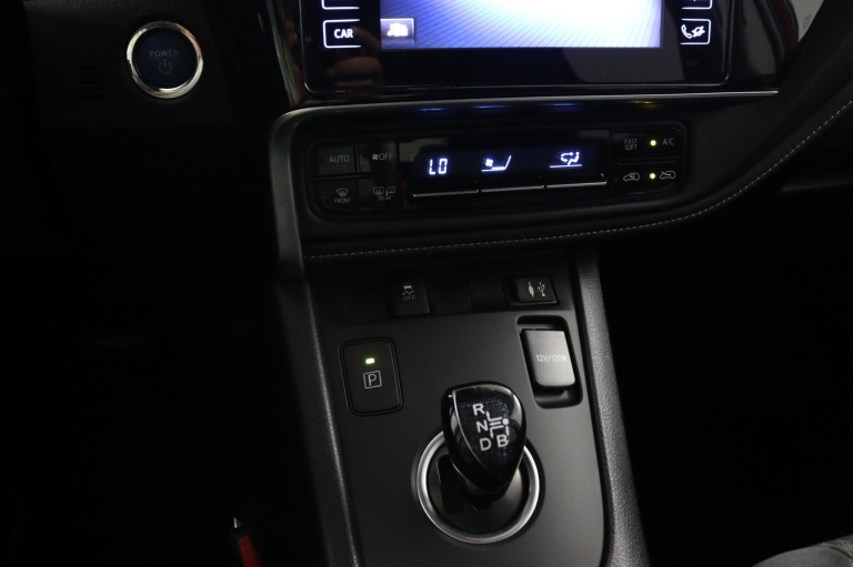 Toyota Auris - 1.8 Hybrid Black Edition 19