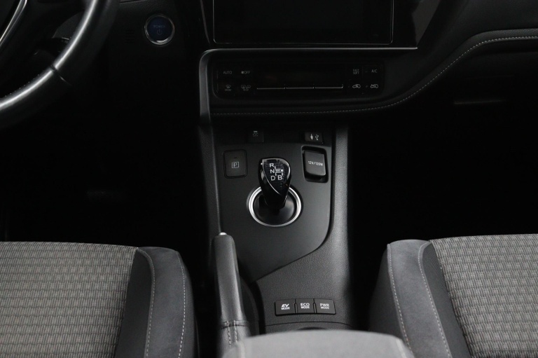 Toyota Auris - 1.8 Hybrid Black Edition 20