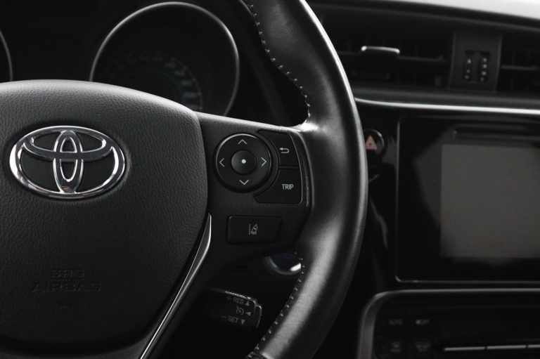 Toyota Auris - 1.8 Hybrid Black Edition 22