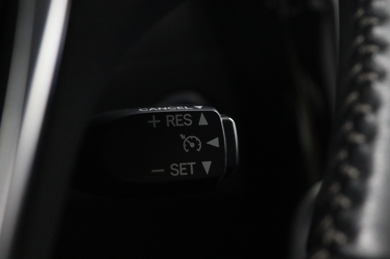 Toyota Auris - 1.8 Hybrid Black Edition 23