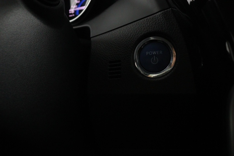 Toyota Auris - 1.8 Hybrid Black Edition 24