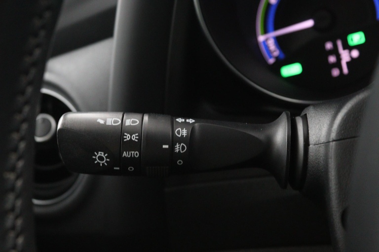 Toyota Auris - 1.8 Hybrid Black Edition 25