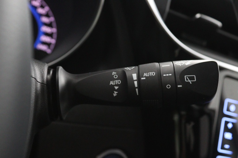 Toyota Auris - 1.8 Hybrid Black Edition 27