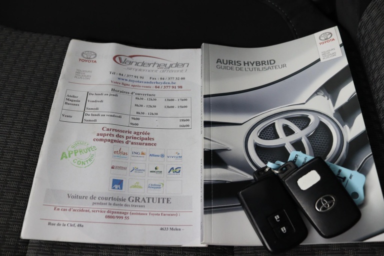Toyota Auris - 1.8 Hybrid Black Edition 28