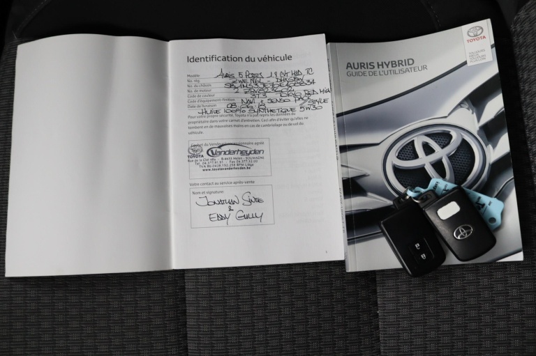 Toyota Auris - 1.8 Hybrid Black Edition 29