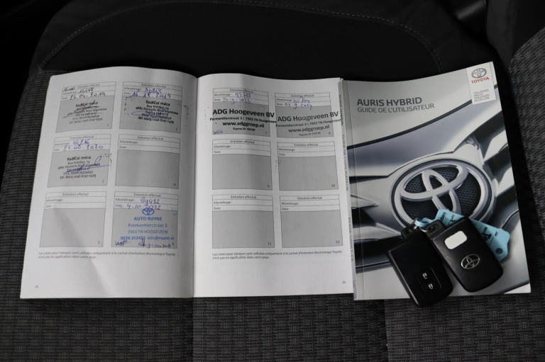 Toyota Auris - 1.8 Hybrid Black Edition 30