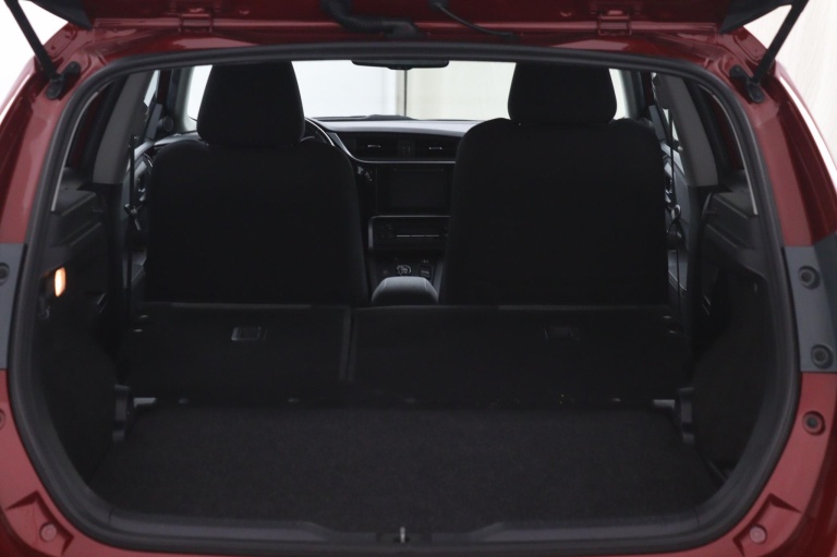 Toyota Auris - 1.8 Hybrid Black Edition 34