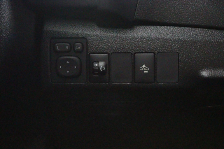Toyota Auris - 1.8 Hybrid Black Edition 36