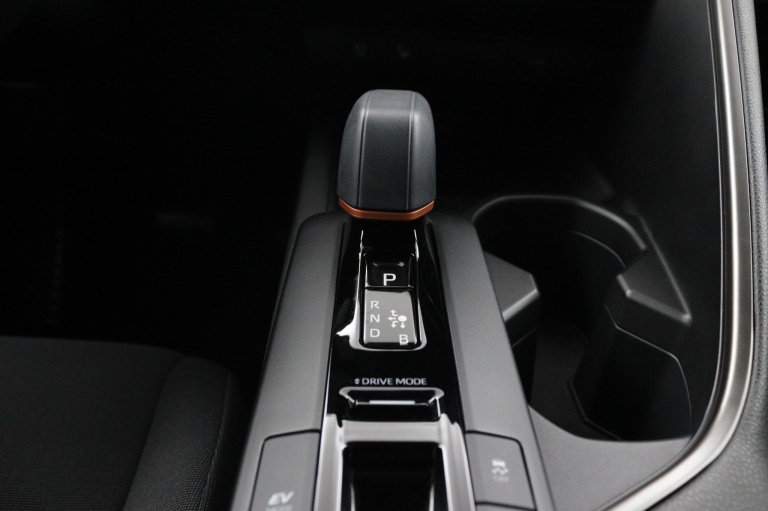 Toyota C-HR - 1.8 Hybrid 140 First Edition 24