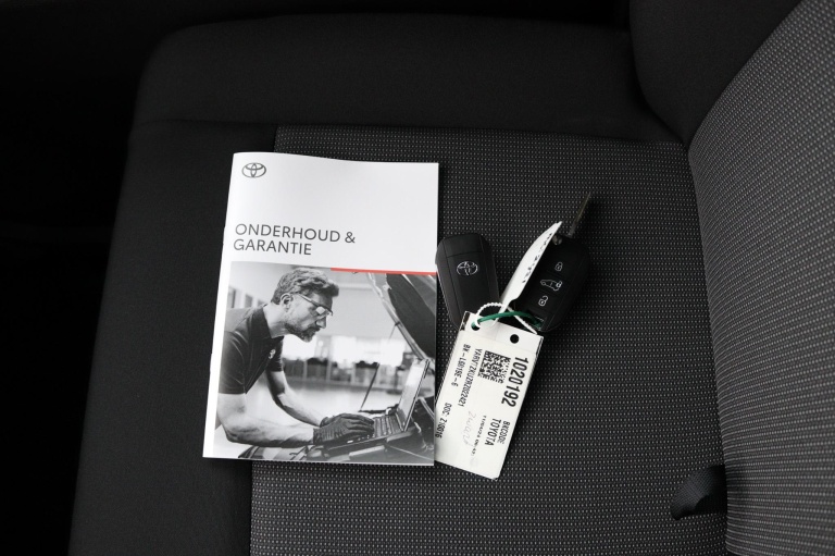 Toyota Proace Worker Electric - 75KW Navigator met bank 10