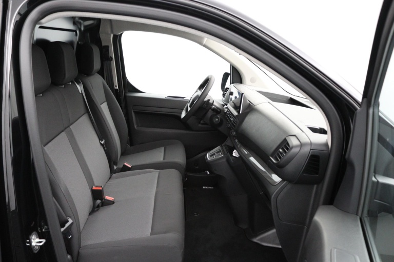 Toyota Proace Worker Electric - 75KW Navigator met bank 19