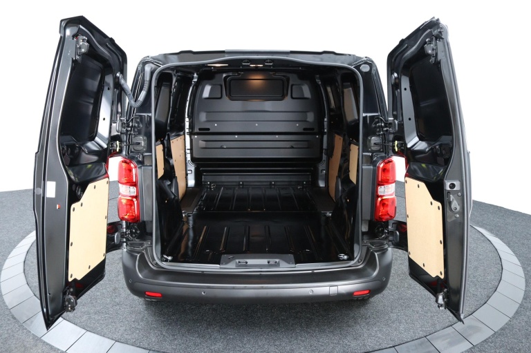 Toyota Proace Worker Electric - 75KW Navigator met bank 20