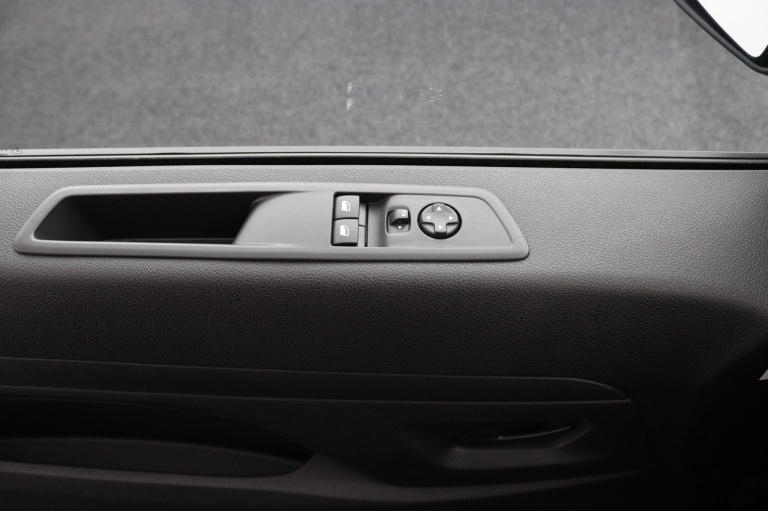 Toyota Proace Worker Electric - 75KW Navigator met bank 23