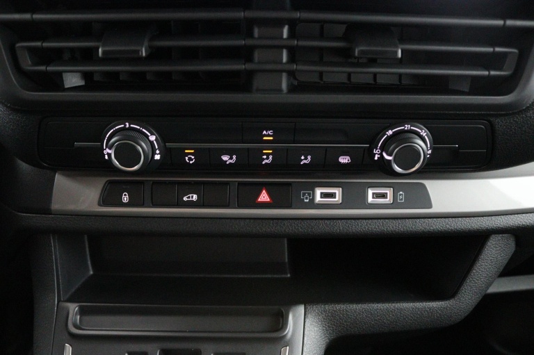 Toyota Proace Worker Electric - 75KW Navigator met bank 6