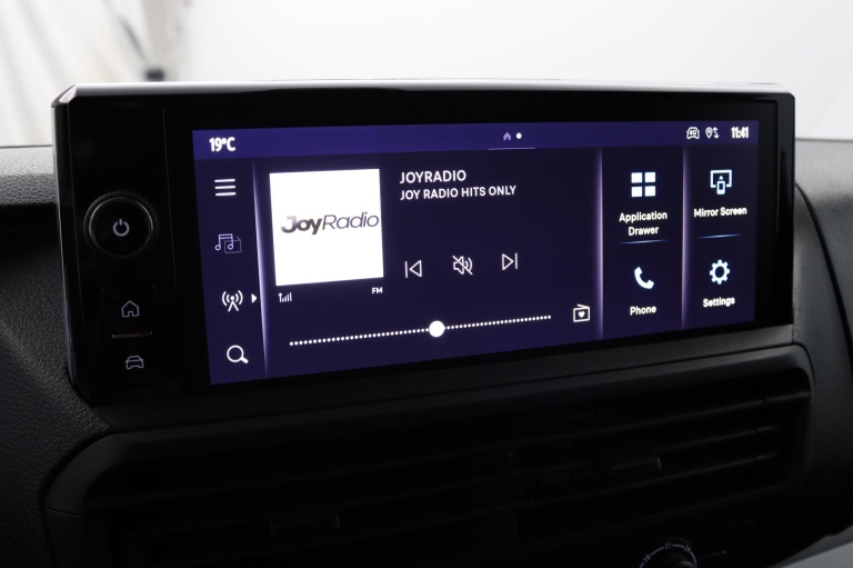 Toyota Proace Worker Electric - 75KW Navigator met bank 7