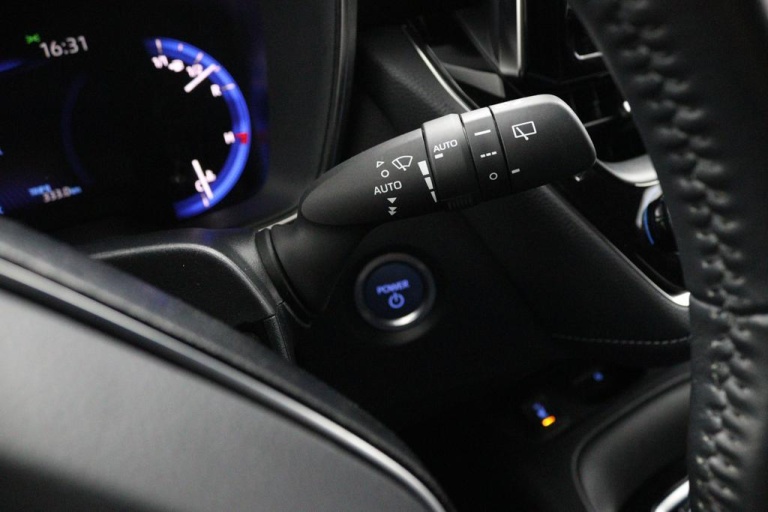 Toyota Corolla Touring Sports - 1.8 Hybrid Dynamic 30