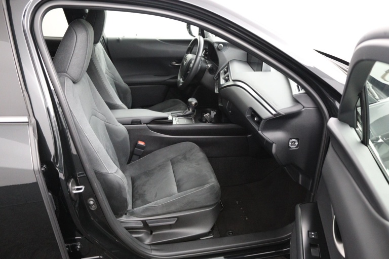 Lexus UX - 250h Business Line 22