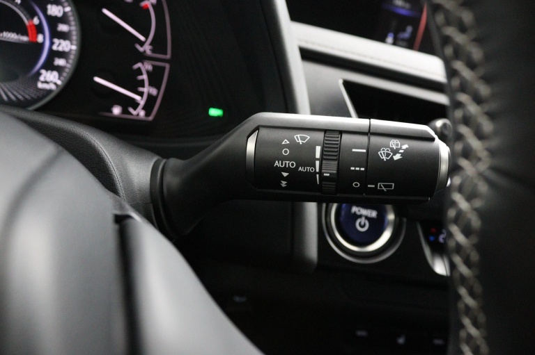 Lexus UX - 250h Business Line 30