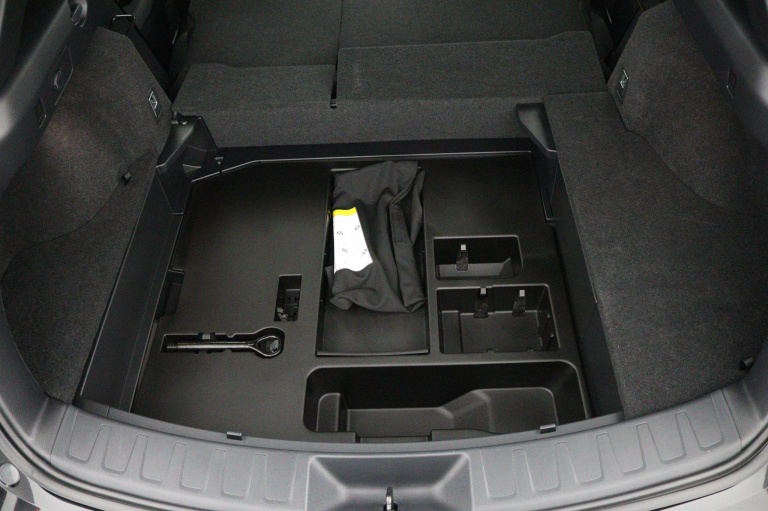 Lexus UX - 250h Business Line 33
