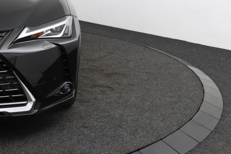 Lexus UX - 250h Business Line 35