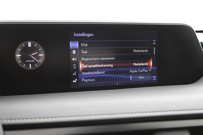 Lexus UX - 250h Business Line 46