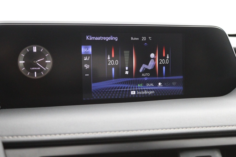 Lexus UX - 250h Business Line 47