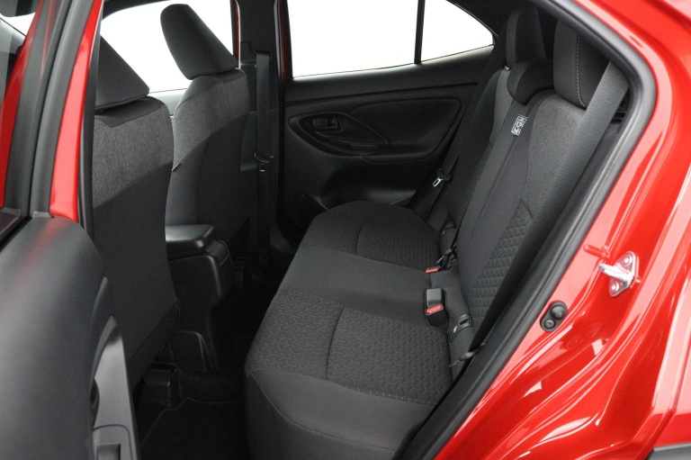 Toyota Yaris Cross - 1.5 VVT-I Dynamic 1300 kg trekgewicht 18