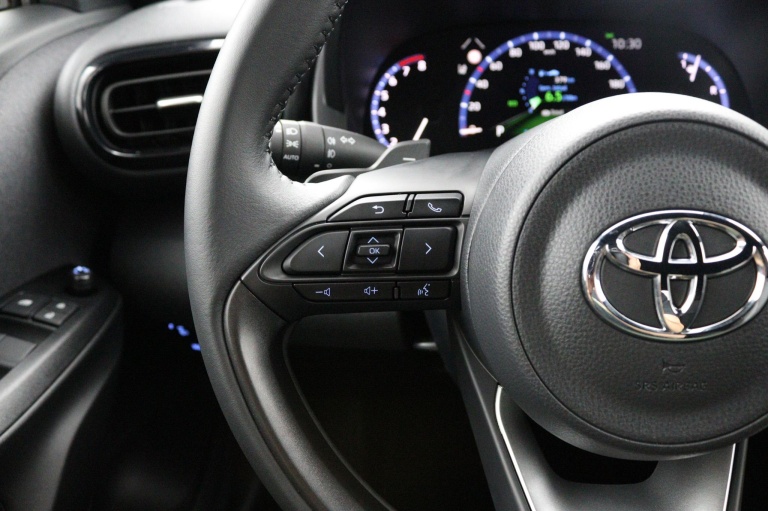 Toyota Yaris Cross - 1.5 VVT-I Dynamic 1300 kg trekgewicht 19