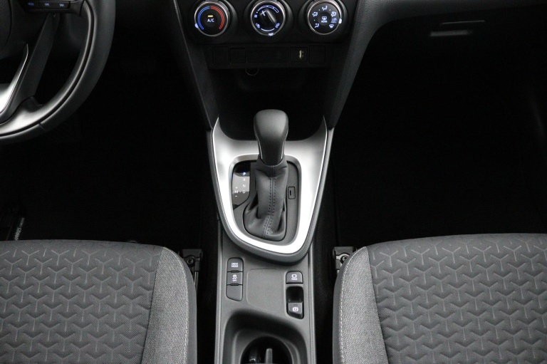 Toyota Yaris Cross - 1.5 VVT-I Dynamic 1300 kg trekgewicht 26