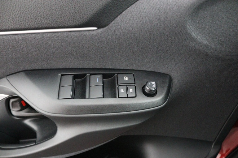 Toyota Yaris Cross - 1.5 VVT-I Dynamic 1300 kg trekgewicht 28