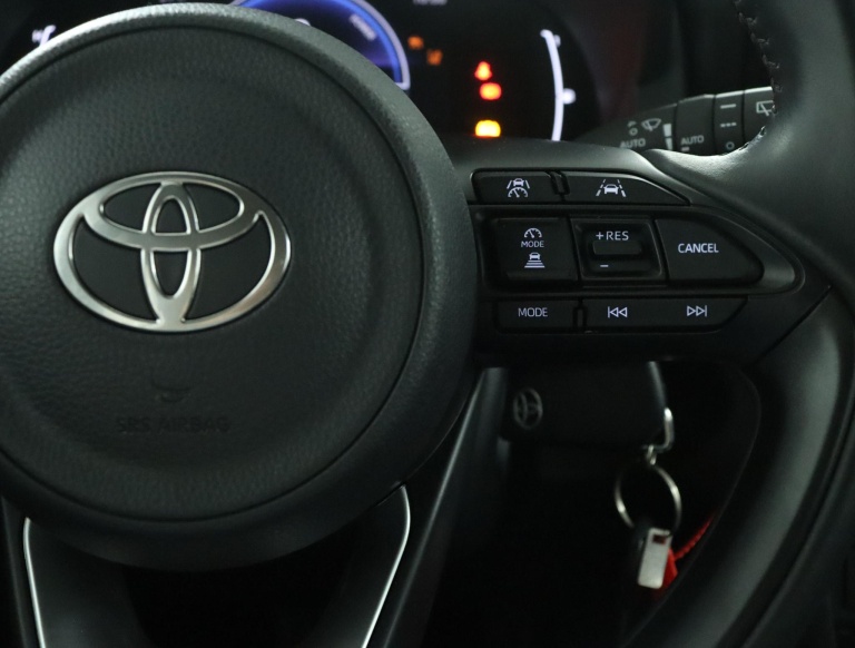 Toyota Yaris Cross - 1.5 Hybrid 115 Active Limited 21