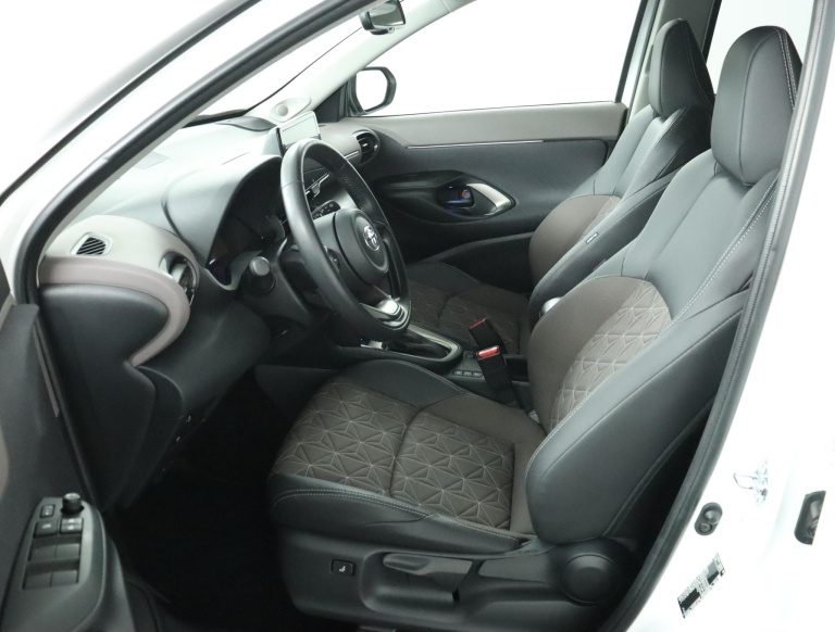 Toyota Yaris Cross - 1.5 Hybrid Executive 17