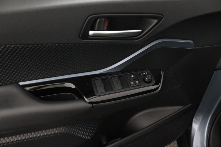 Toyota C-HR - 1.8 Hybrid Dynamic 32