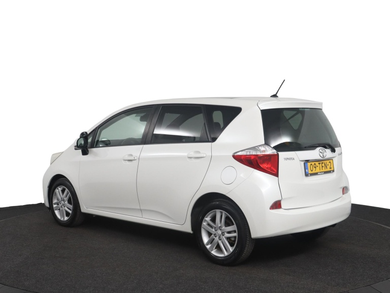 Toyota Verso-S - 1.3 VVT-i Dynamic 12