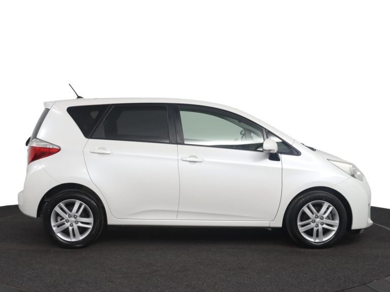 Toyota Verso-S - 1.3 VVT-i Dynamic 13