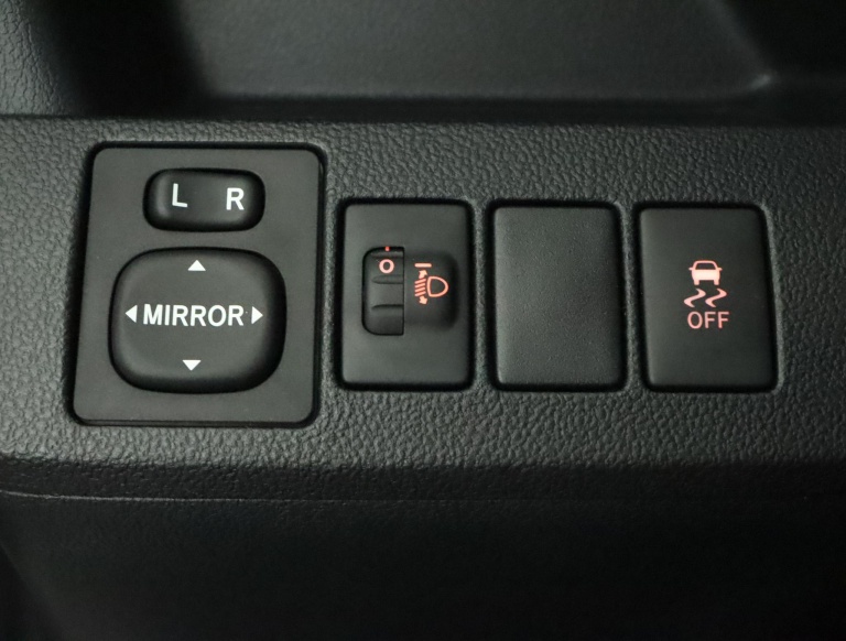 Toyota Verso-S - 1.3 VVT-i Dynamic 30
