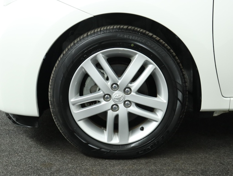 Toyota Verso-S - 1.3 VVT-i Dynamic 37
