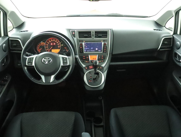 Toyota Verso-S - 1.3 VVT-i Dynamic 4