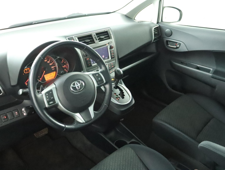 Toyota Verso-S - 1.3 VVT-i Dynamic 56