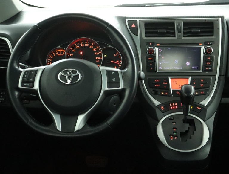 Toyota Verso-S - 1.3 VVT-i Dynamic 57