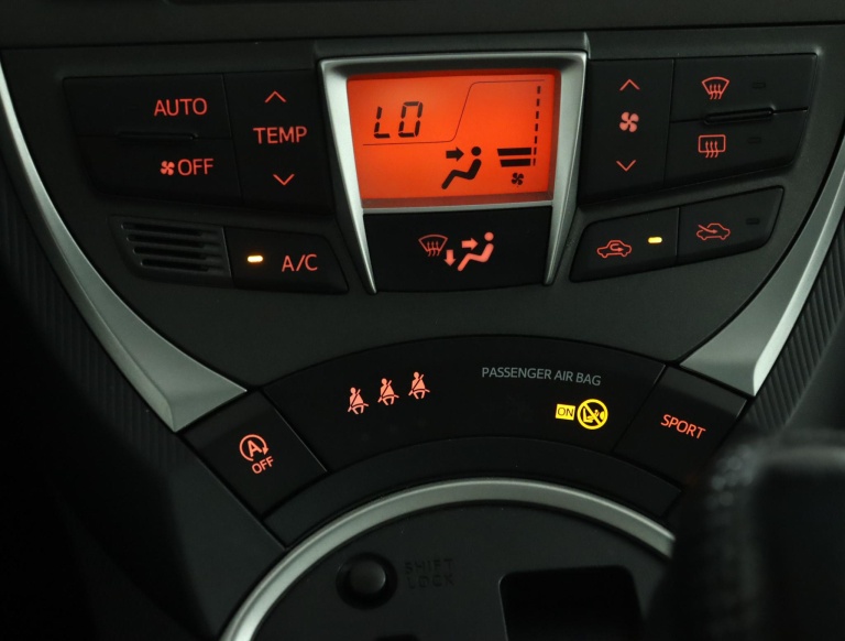 Toyota Verso-S - 1.3 VVT-i Dynamic 9