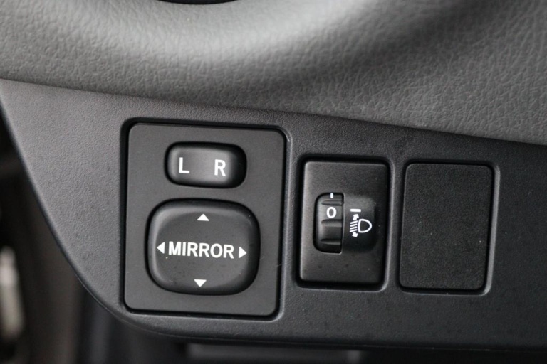 Toyota Yaris - 1.0 VVT-i Comfort 36