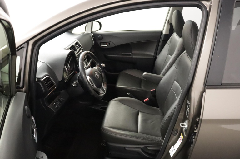 Toyota Verso-S - 1.3 VVT-i Dynamic 16