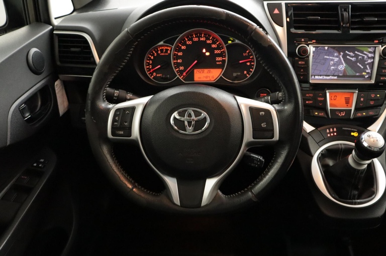 Toyota Verso-S - 1.3 VVT-i Dynamic 18